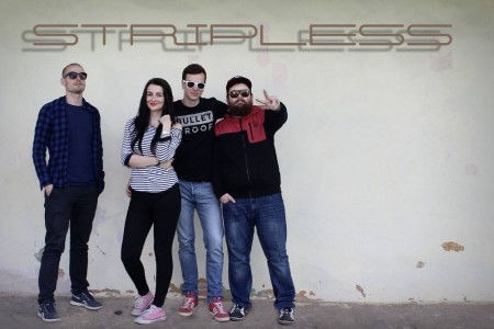 Kapela Stripless, v ktorej Diana zohráva rolu speváčky.