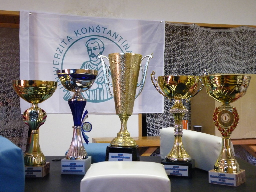 Tieto cenné trofeje motivovali súťažiacich k výkonom.