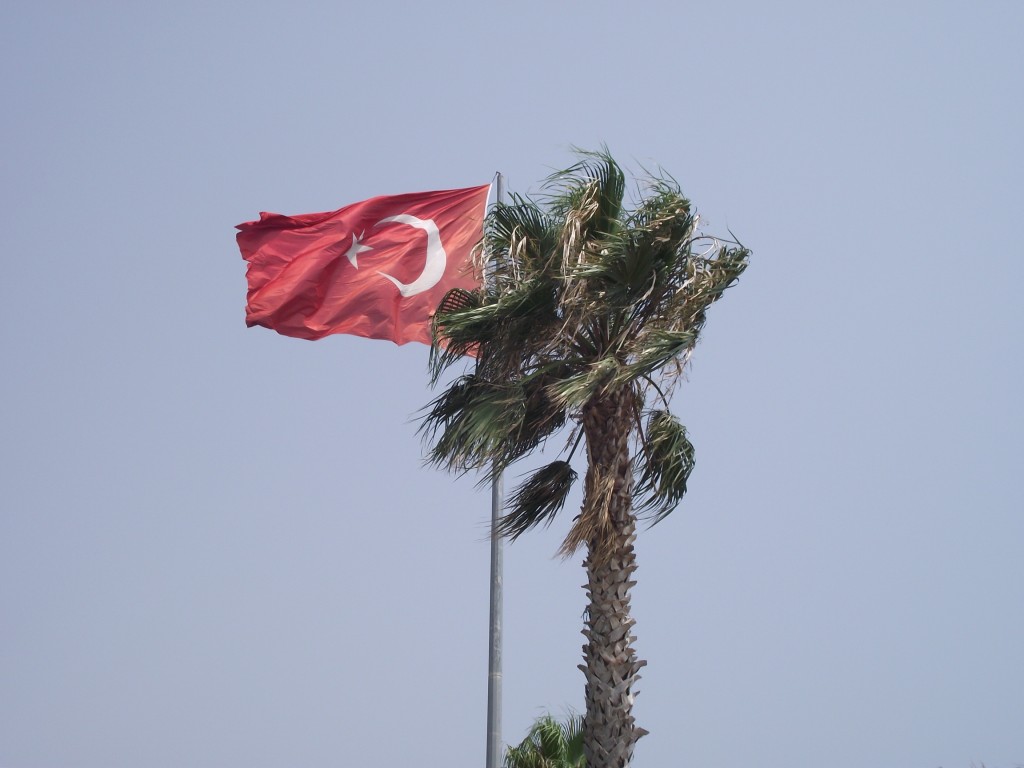 Turecká hrdosť sa prejavuje mnohými spôsobmi. Jedným z nich sú všadeprítomné zástavy.