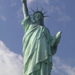 Symbol slobody stojí na Liberty Island.