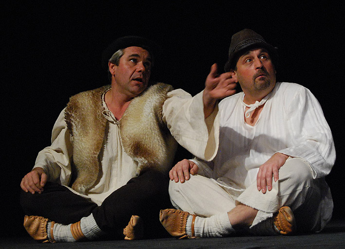Roman Valkovič v predstavení Slovenský Betlehem (vľavo)