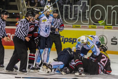 Emócie v zápase HK Nitra s HC 05 Banská Bystrica