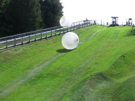 1280px-Zorbing