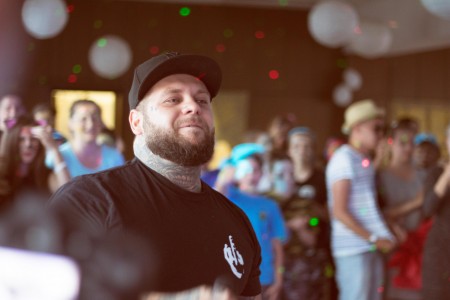 Súkromný koncert v tábore spravil rapper Kali spolu s Dj-om Petrom Pannom.