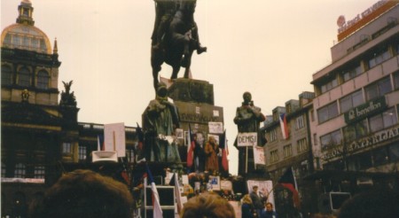 Prague_November89_-_Wenceslas_Monument